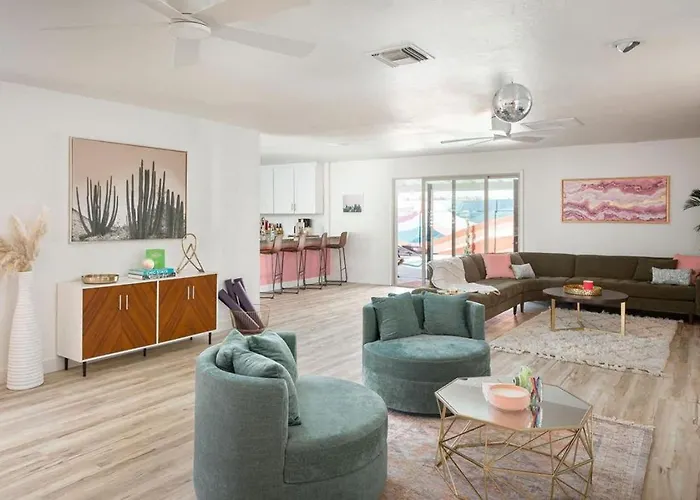 Pink Palms - Bachelorette Dream Pool Bbq Holiday home *