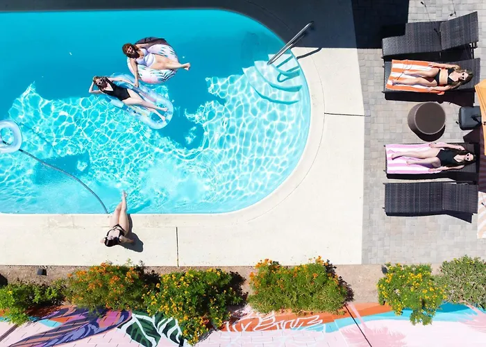 Holiday home Pink Palms - Bachelorette Dream Pool Bbq *