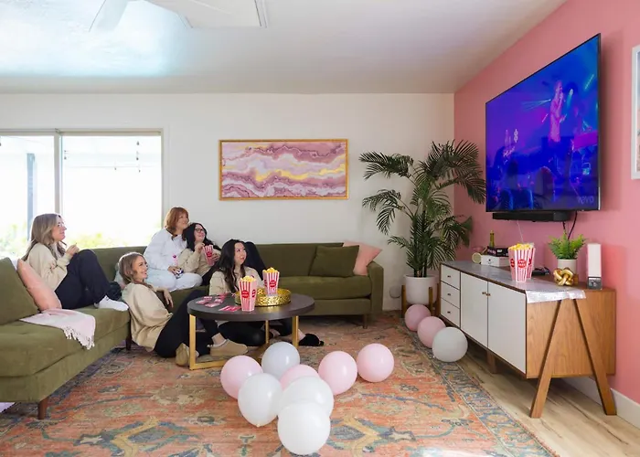 Pink Palms - Bachelorette Dream Pool Bbq Holiday home *